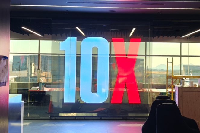 InVisia-holographic-LED-display