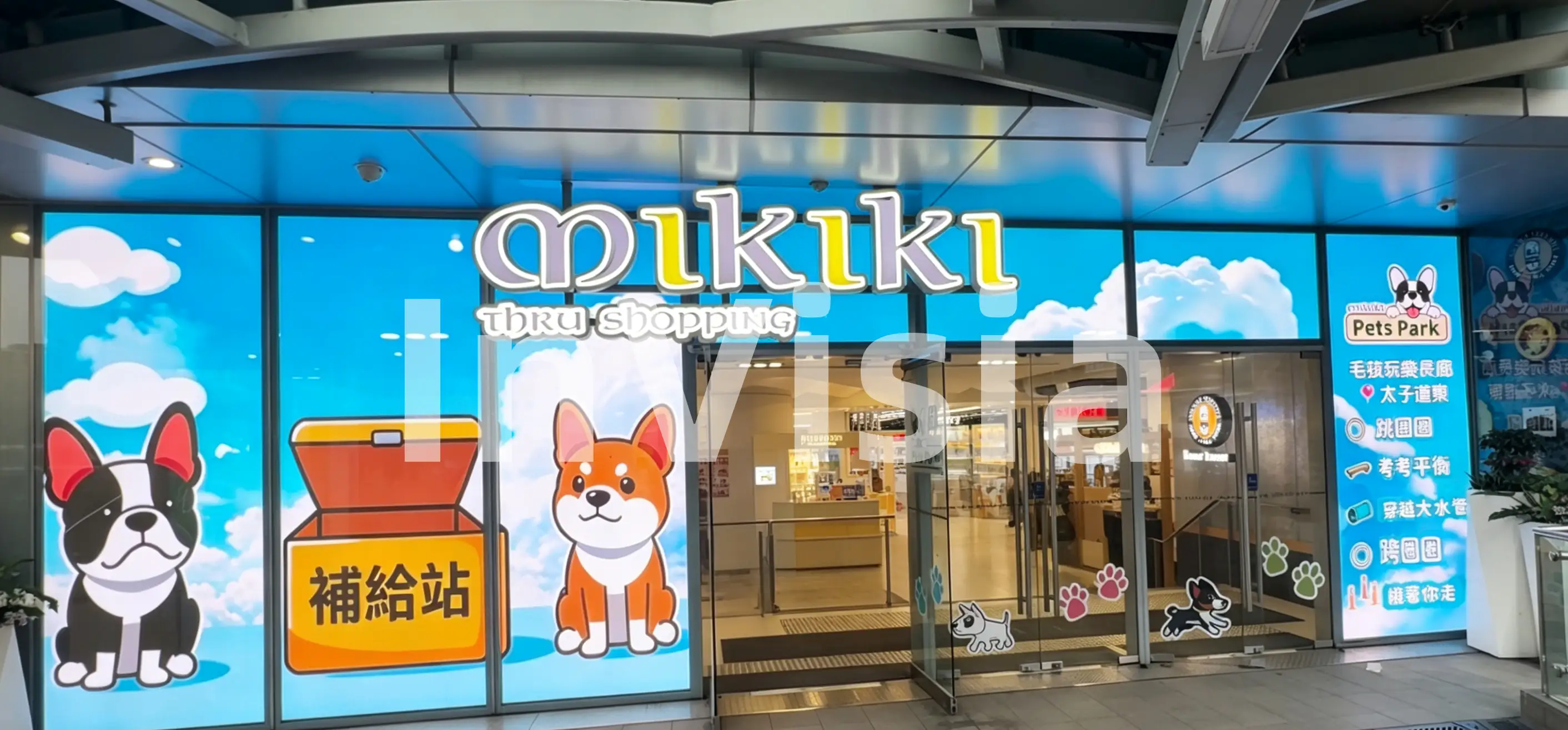 InVisia holographic LED display in mall