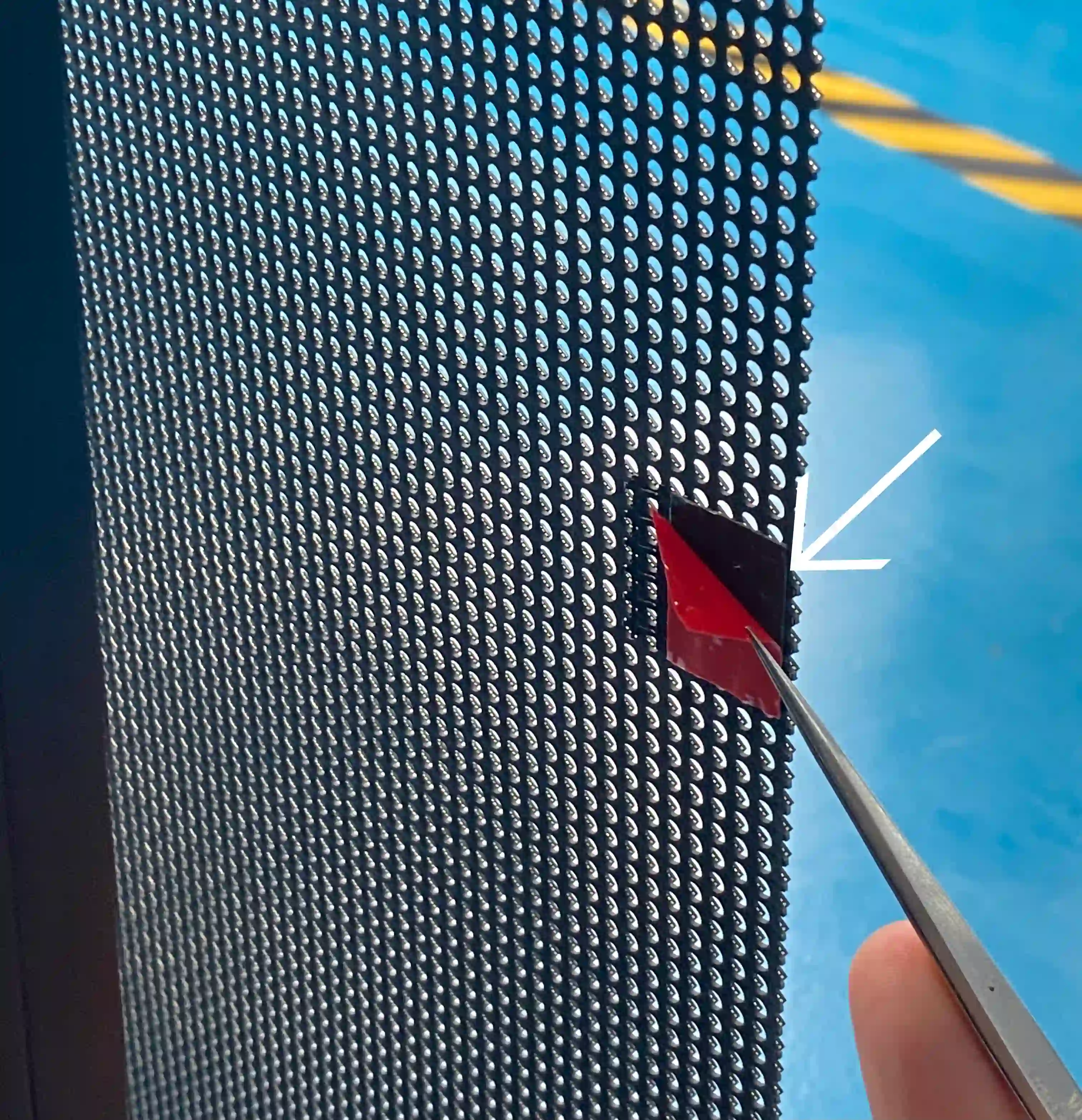 Remove the protective film of edge clip